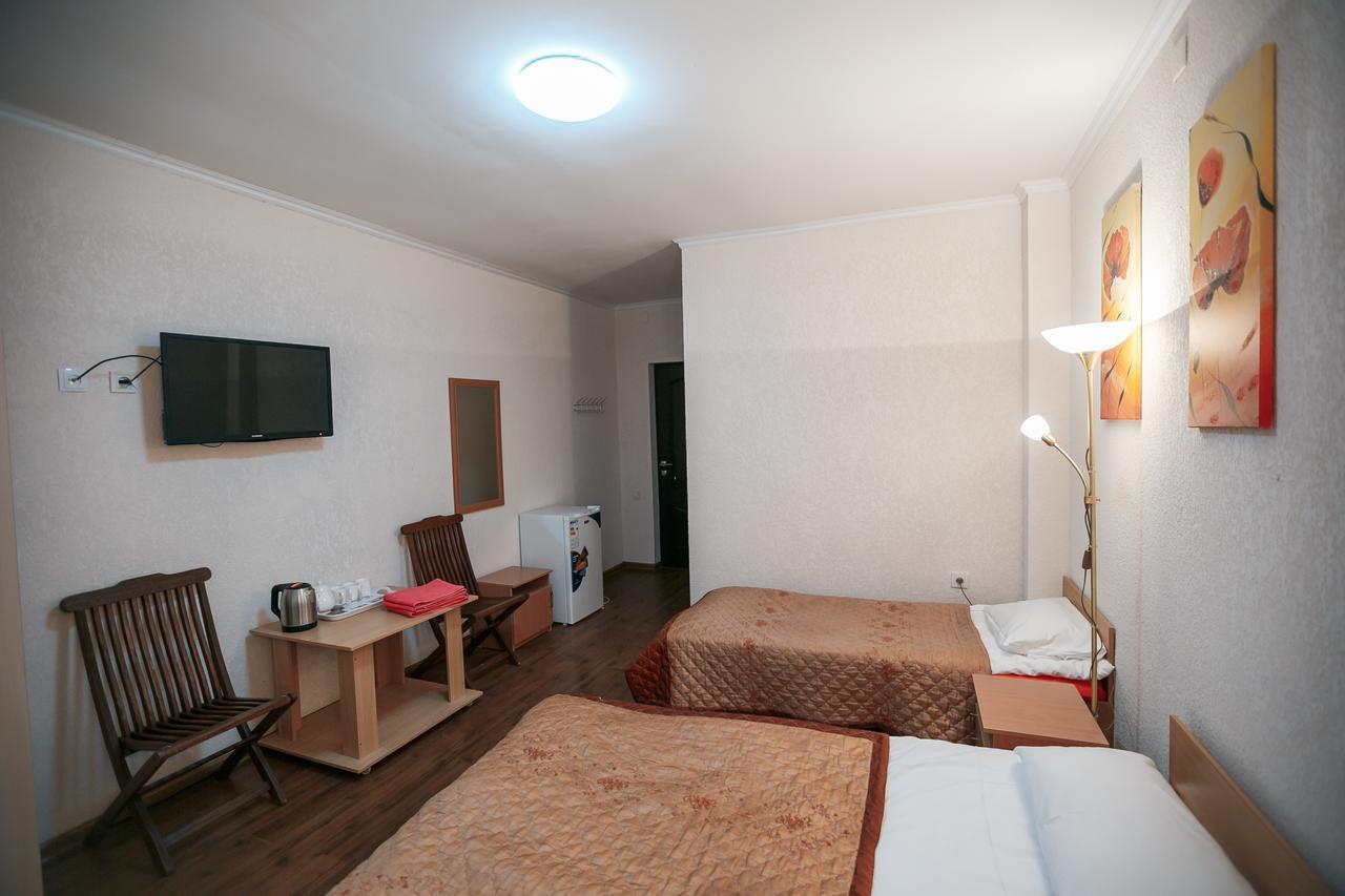 Evropa Hotel Bosteri ภายนอก รูปภาพ